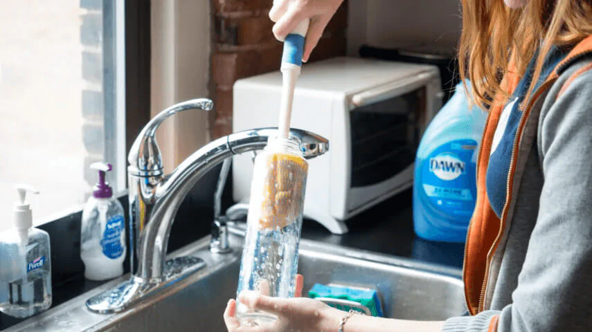 The Ultimate Guide to Cleaning Bottles: From Traditional Brushes to Self-Cleaning Water Bottles